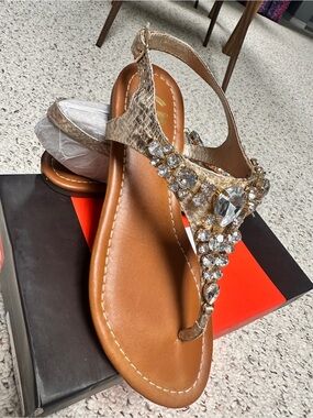 Like new Guess sandals